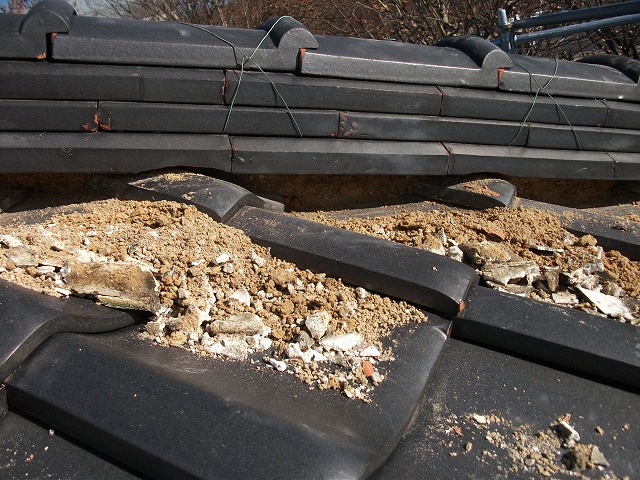 天白区で漆喰工事と合わせて雨樋の清掃を実施、汚れやゴミが溜まるリスクあり